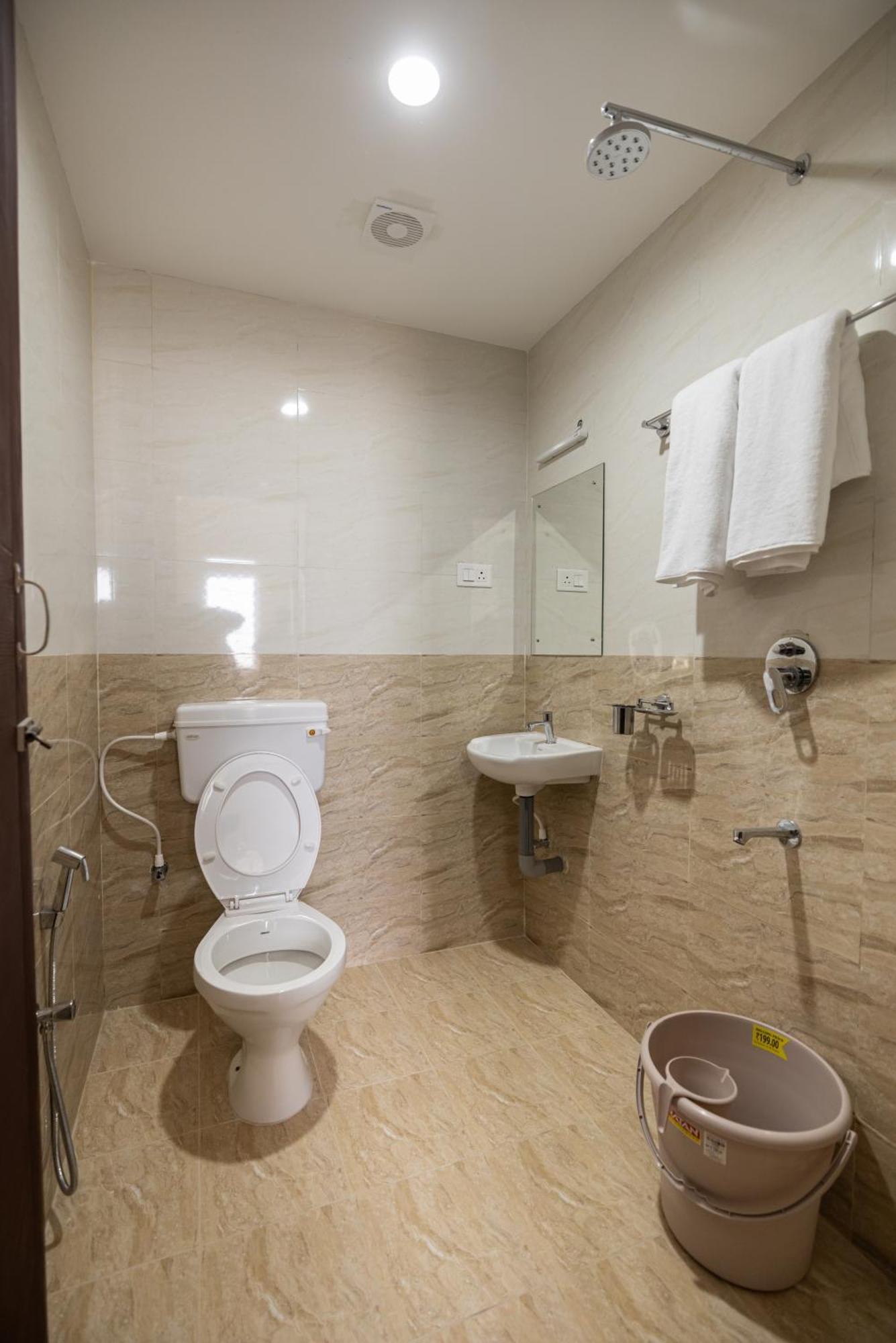 Hotel Viba Residency Coimbatore Esterno foto